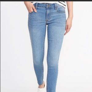 Old Navy mid-rise super skinny med wash jeans Sz10